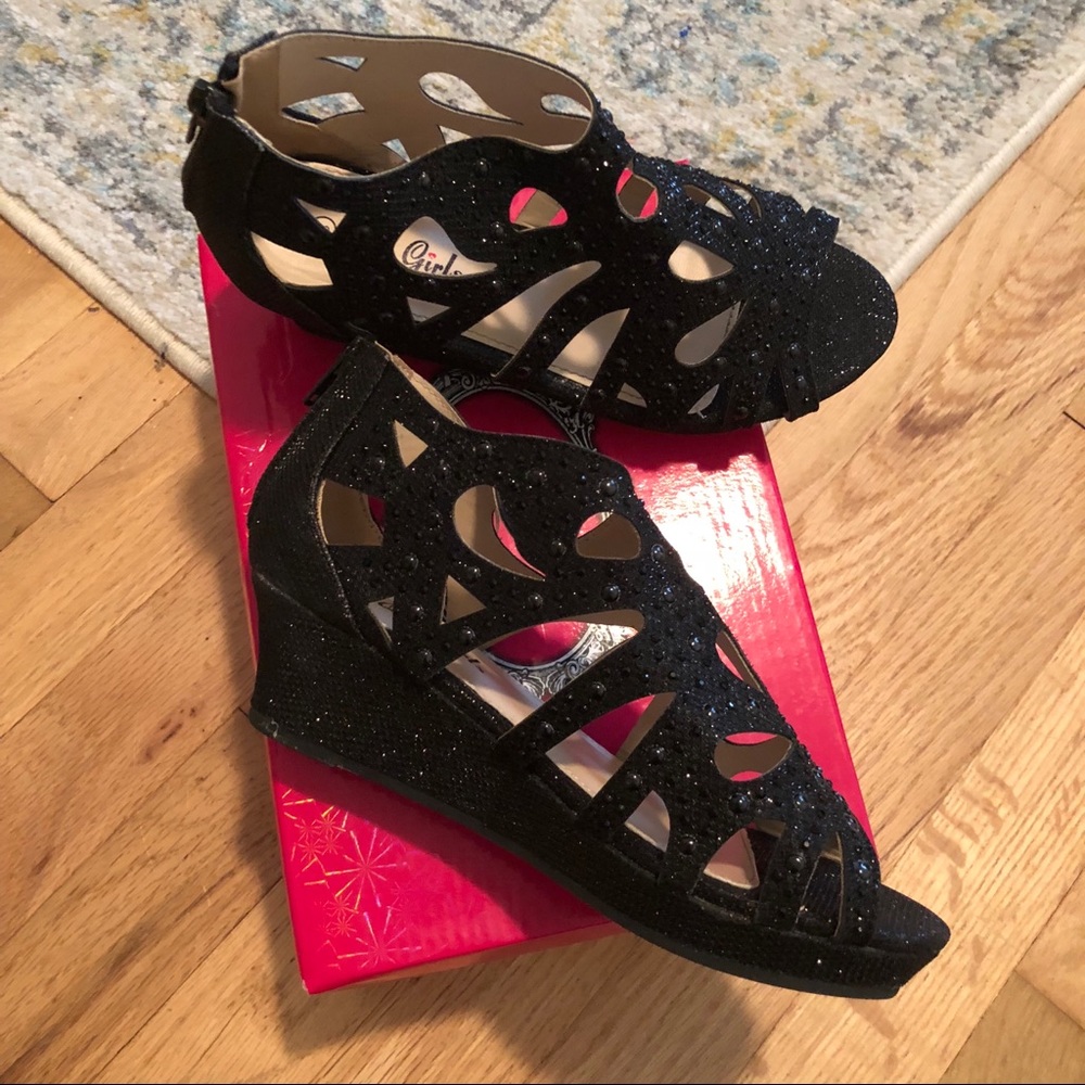 Boutique Wedges Size 3 New in Box